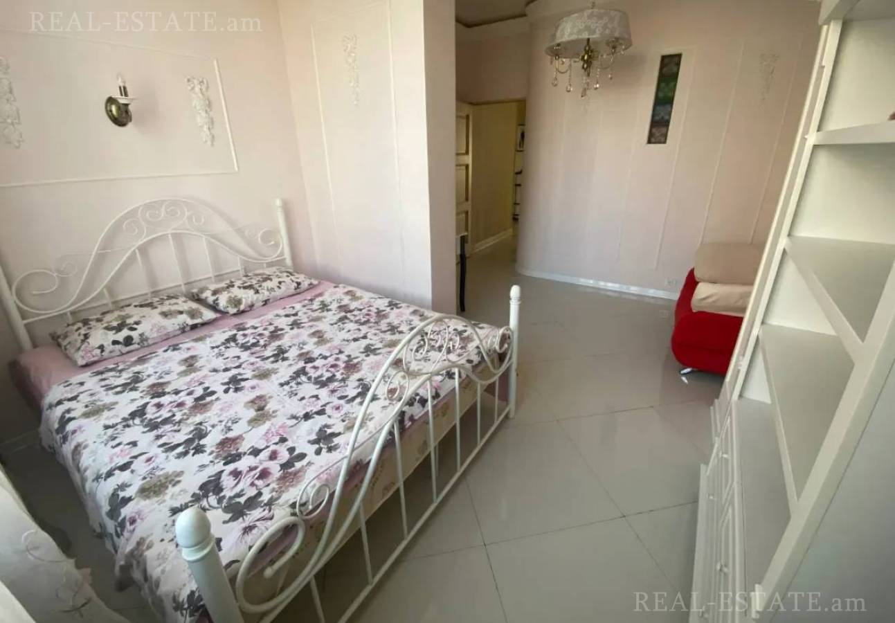 3 bedroom apartment for sale خیابان ابوویان, مرکز شهر ایروان, 135779