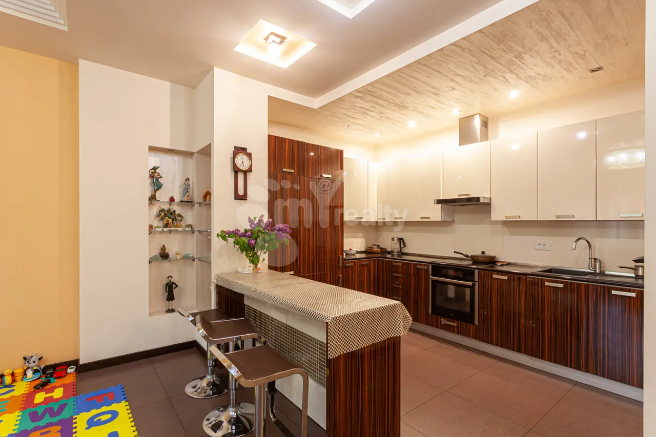3 bedroom apartment for rent Northern (Hyusisayin)  Ave, Center Yerevan, 158432