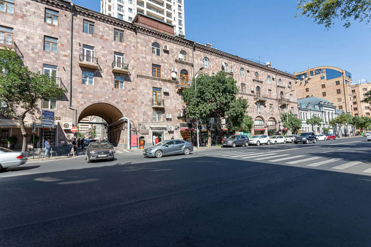 Снять 2 комнатную квартиру Амирян ул, Центр Ереван, 158871