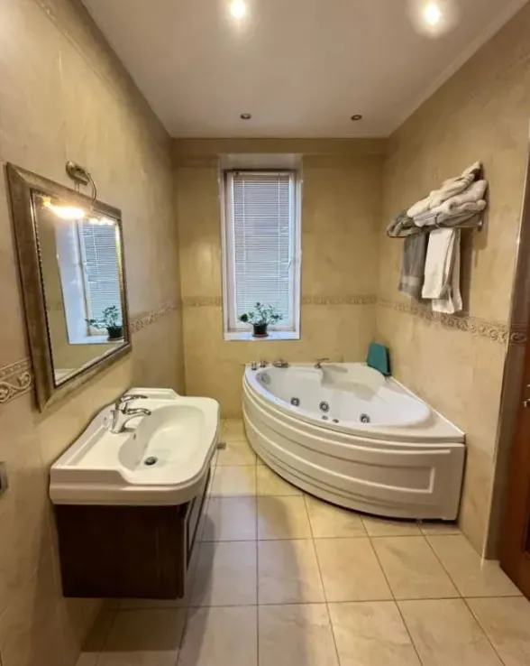 4 bedroom apartment for sale Abovyan St, Center Yerevan, 161230