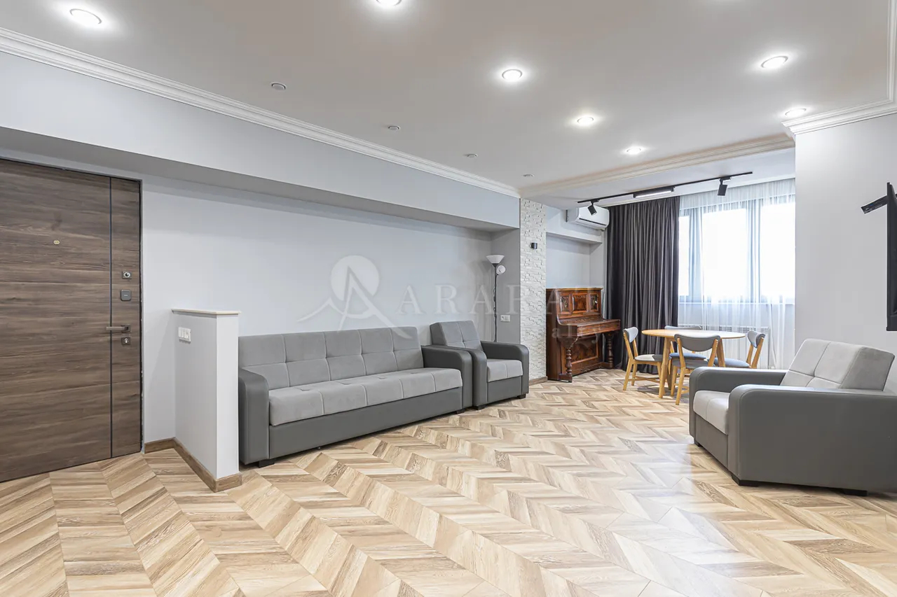 3 bedroom apartment for rent Saryan St, Center Yerevan, 158911