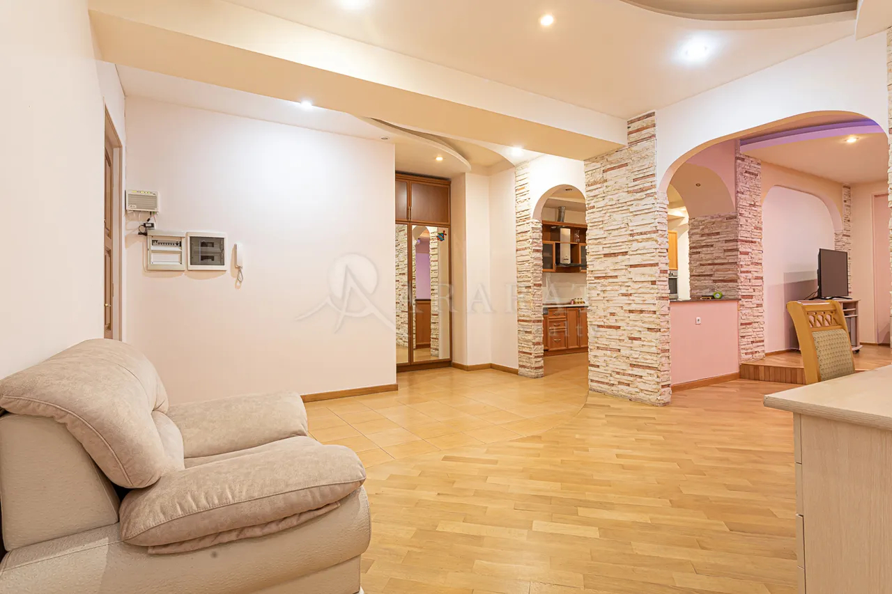 3 bedroom apartment for rent Northern(Hyusisayin)  Ave, Center Yerevan, 158075
