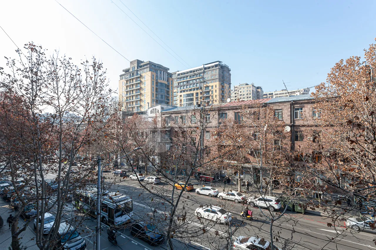 4 սենյականոց բնակարան  Մաշտոցի պող, Կենտրոն Երևան, 158537