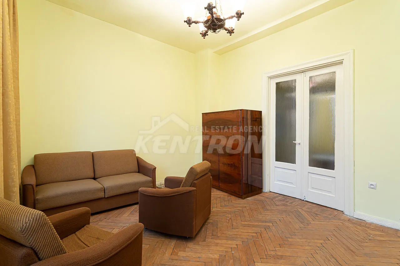 3 bedroom apartment for sale Charents St, Center Yerevan, 157410