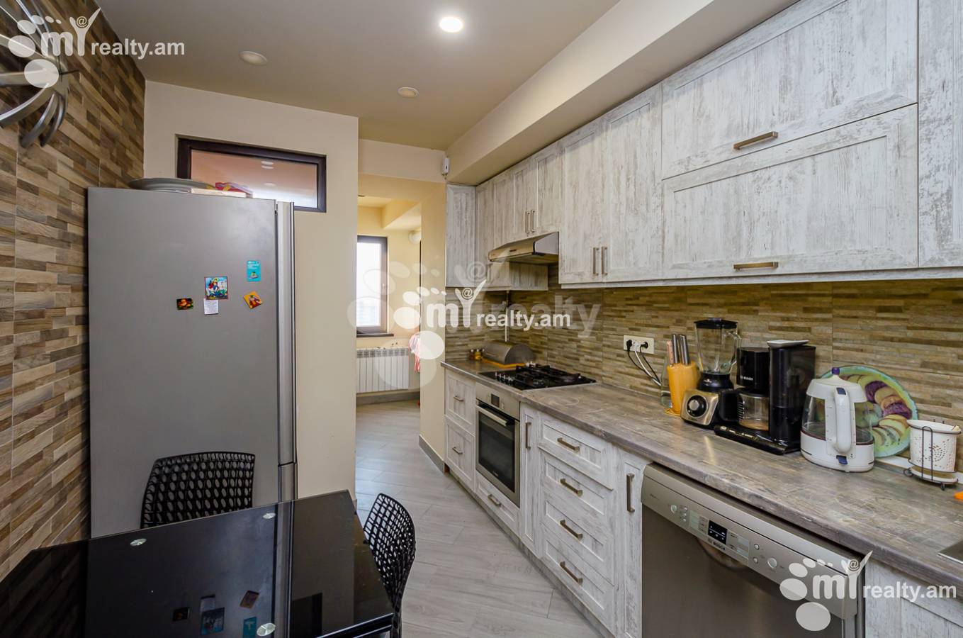 Купить 4 комнатную квартиру Сарян ул, Центр Ереван, 142967