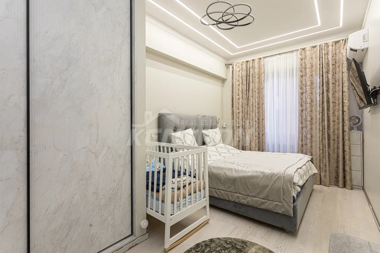 Купить 3 комнатную квартиру Бузанд ул, Центр Ереван, 159658