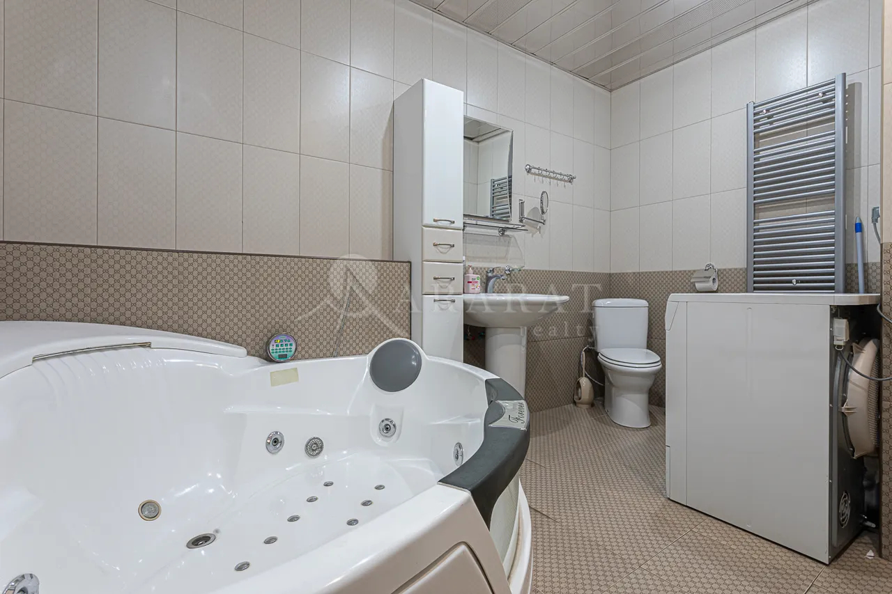 3 bedroom apartment for rent Northern(Hyusisayin)  Ave, Center Yerevan, 158075