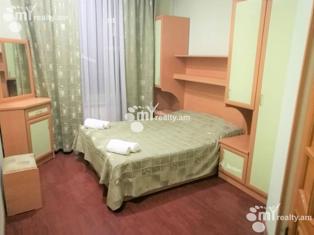3 սենյականոց բնակարան վարձով Հանրապետության փող, Կենտրոն Երևան, 125917