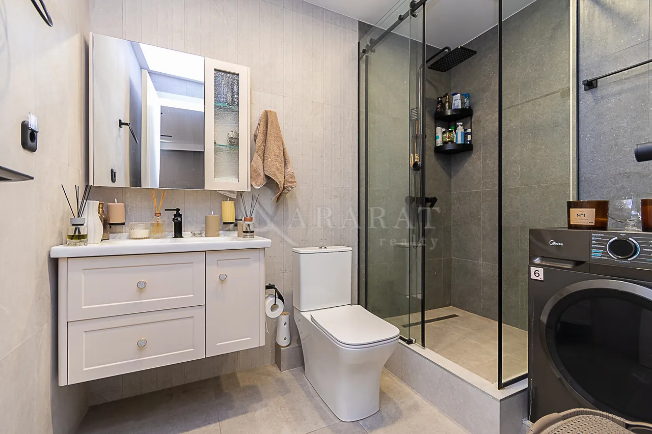 2 bedroom apartment for sale خیابان قازار پارپِتسی, مرکز شهر ایروان, 161874