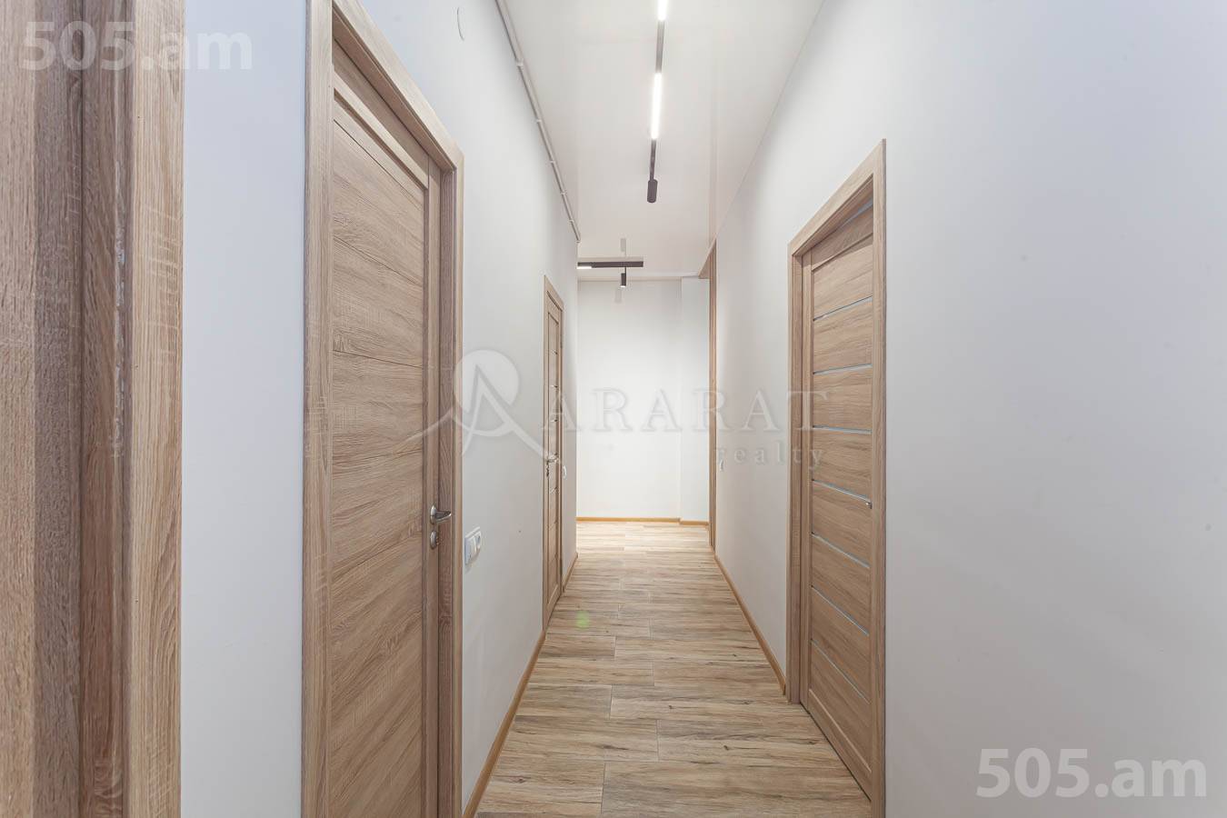 3 սենյականոց բնակարան  Մ․ Մելքոնյան փող, Կենտրոն Երևան, 153610