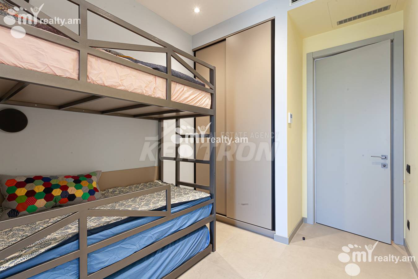 Купить 3 комнатную квартиру улица Маро Маргаряна, Арабкир Ереван, 155851