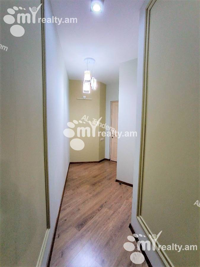 Купить 4 комнатную квартиру Антараин ул, Центр Ереван, 140587