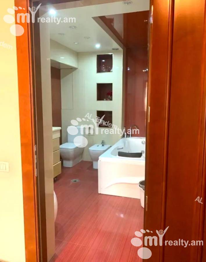 Купить 5 комнатную квартиру Чаренц ул, Центр Ереван, 142569