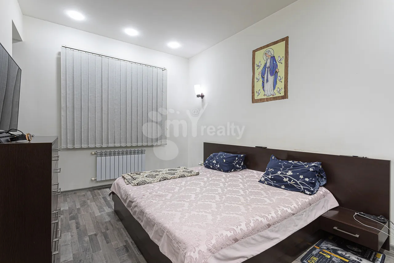 4 bedroom apartment for sale Hanrapetutyan St, Center Yerevan, 159015
