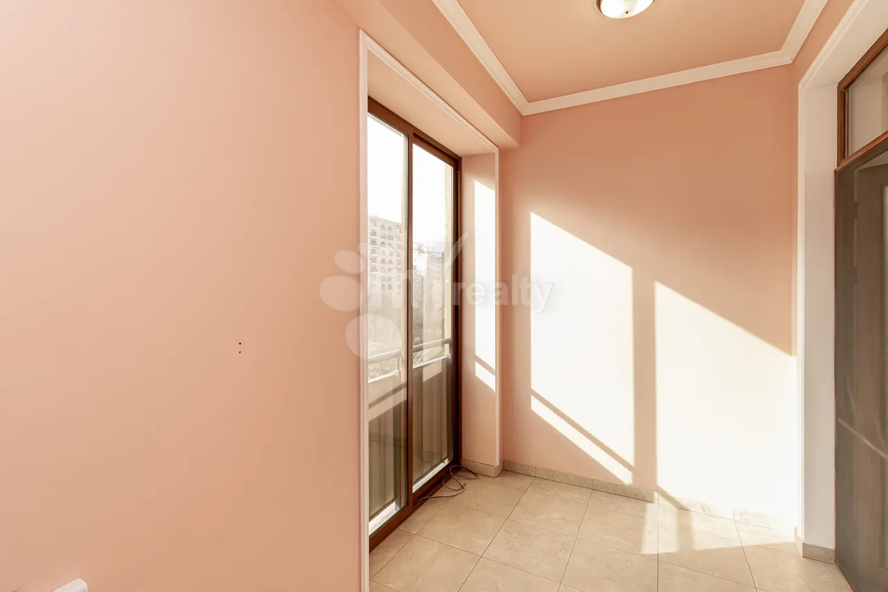 3 bedroom apartment for rent Aram St, Center Yerevan, 161917