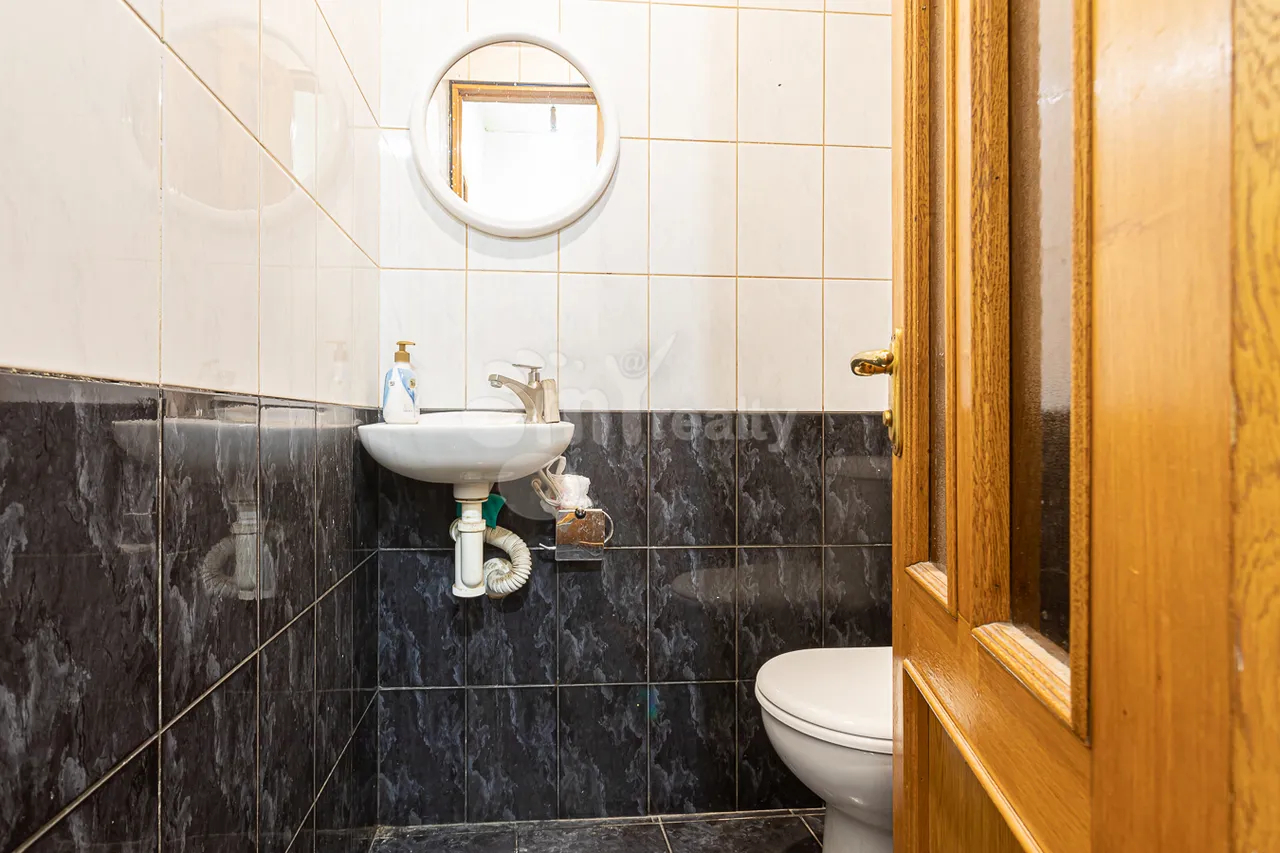 3 bedroom apartment for sale Paronyan St, Center Yerevan, 157421