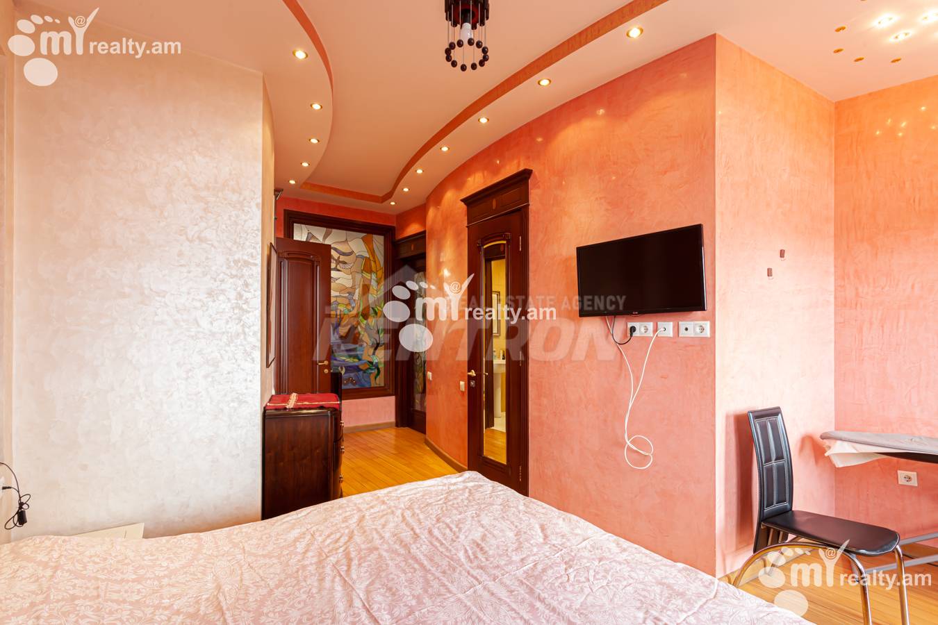 3 bedroom apartment for sale خیابان چارِنتس, مرکز شهر ایروان, 152235