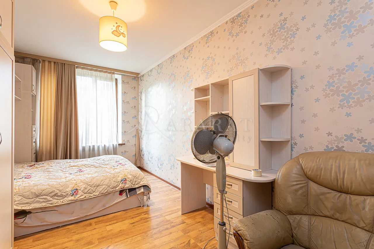 3 bedroom apartment for sale Abovyan St, Center Yerevan, 157548