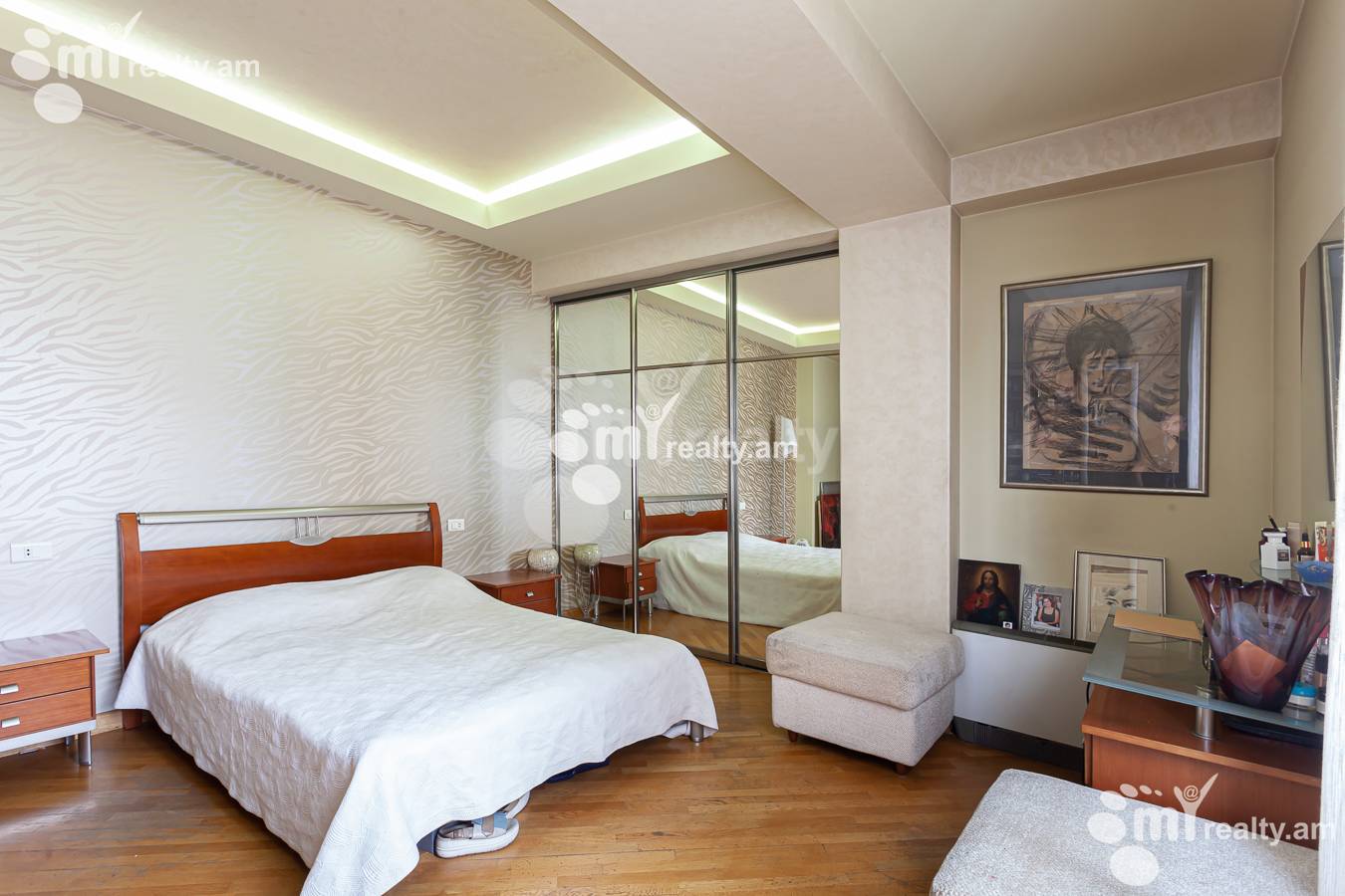 4 սենյականոց բնակարան  Ամիրյան փող, Կենտրոն Երևան, 155962