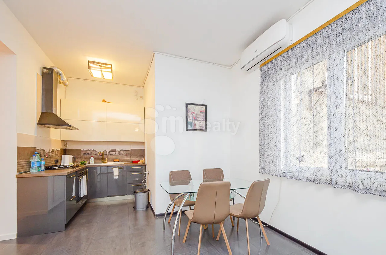 3 bedroom apartment for sale Mashtots Ave, Center Yerevan, 161635