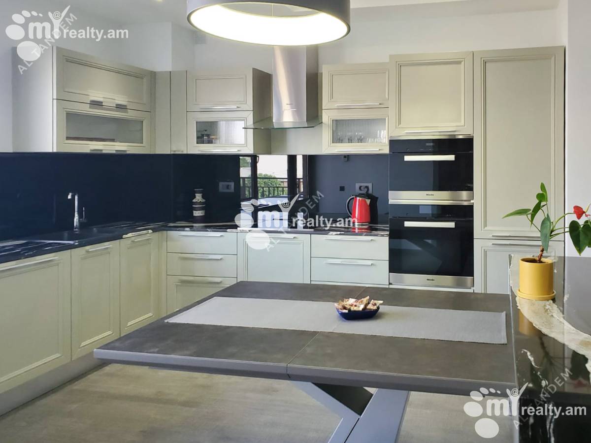 3 bedroom apartment for sale Amiryan St, Center Yerevan, 161202