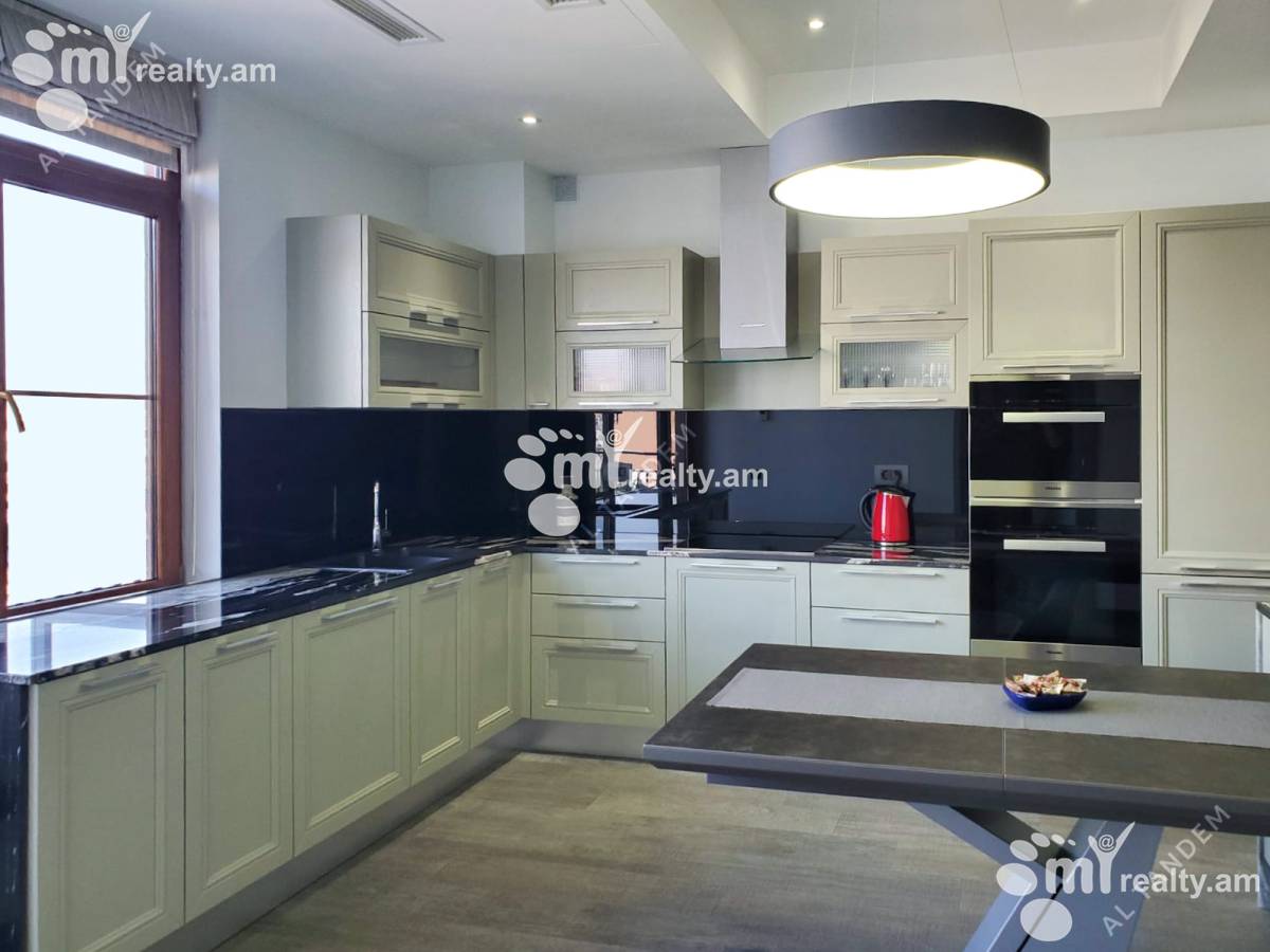 3 bedroom apartment for sale Amiryan St, Center Yerevan, 161202
