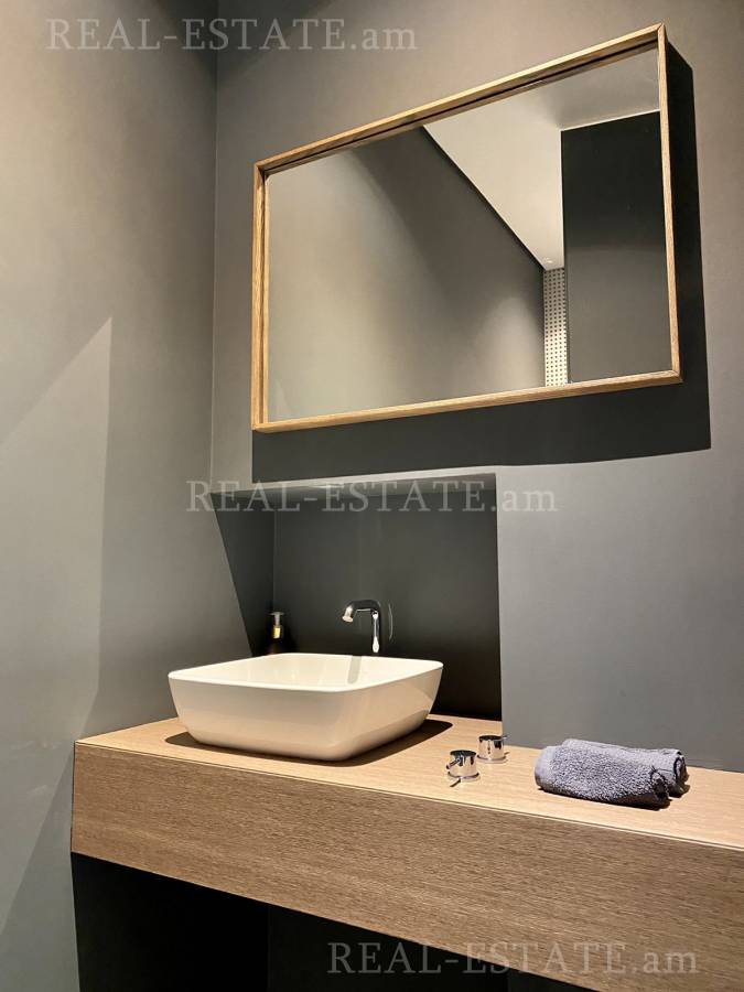 Купить 4 комнатную квартиру Антараин ул, Центр Ереван, 107579