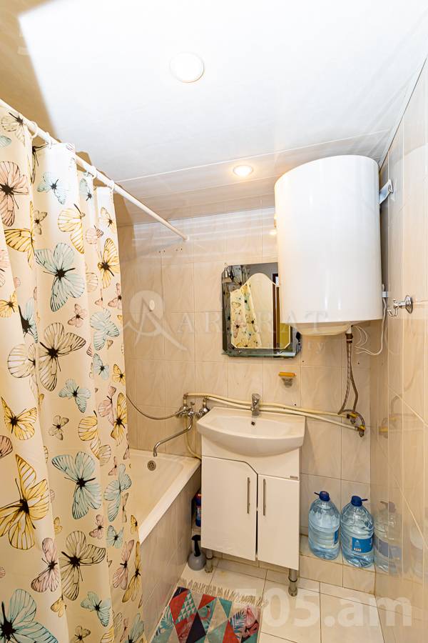 Купить 2 комнатную квартиру Е. Кочар ул, Центр Ереван, 154619