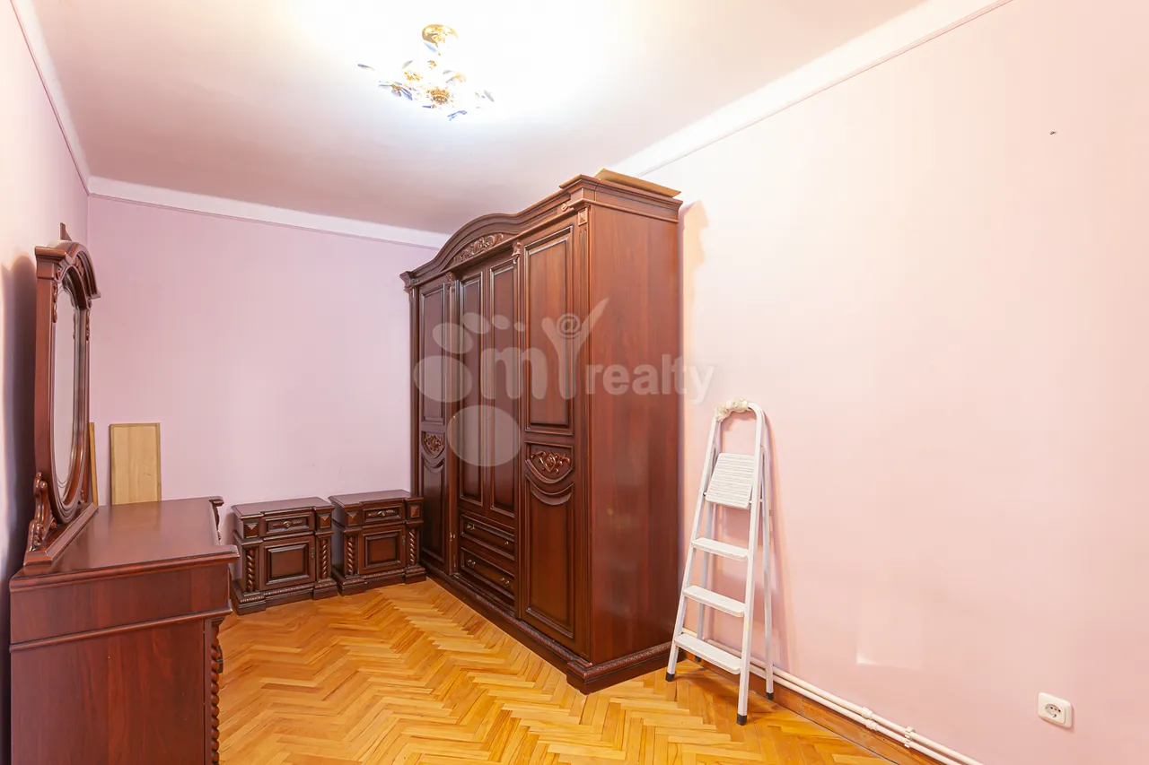 3 bedroom apartment for sale Zakyan St, Center Yerevan, 160263