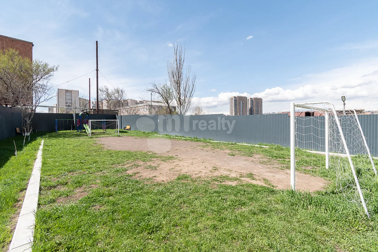 Купить 3 комнатную квартиру Алабян ул, Ачапняк Ереван, 160127