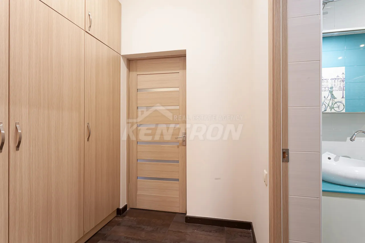 3 bedroom apartment for sale Aram St, Center Yerevan, 157330