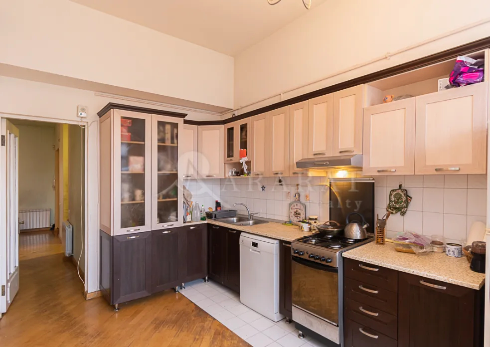 5 bedroom apartment for sale Zakyan St, Center Yerevan, 161876