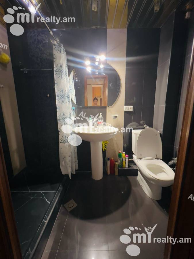 3 bedroom apartment for rent Isahakyan St, Center Yerevan, 156041