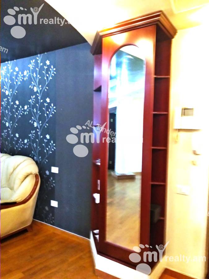 Купить 4 комнатную квартиру Саят-Нова пр, Центр Ереван, 125725