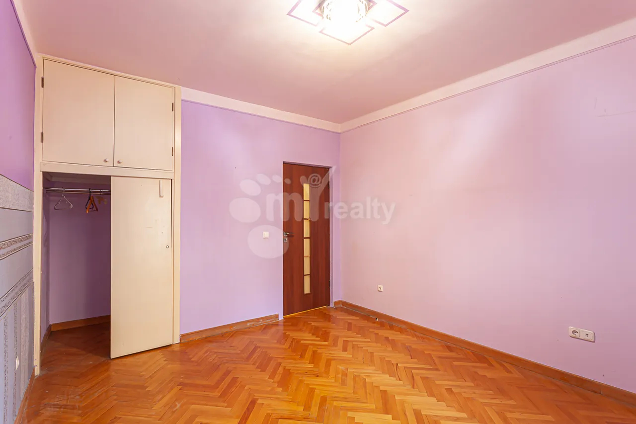 3 bedroom apartment for sale Zakyan St, Center Yerevan, 160263
