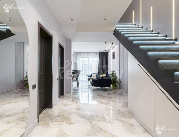 arandznatun-vacharq-Yerevan-Avan