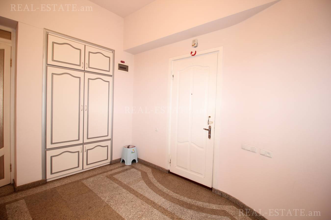 4 սենյականոց բնակարան  Պարոնյան փող, Կենտրոն Երևան, 86934