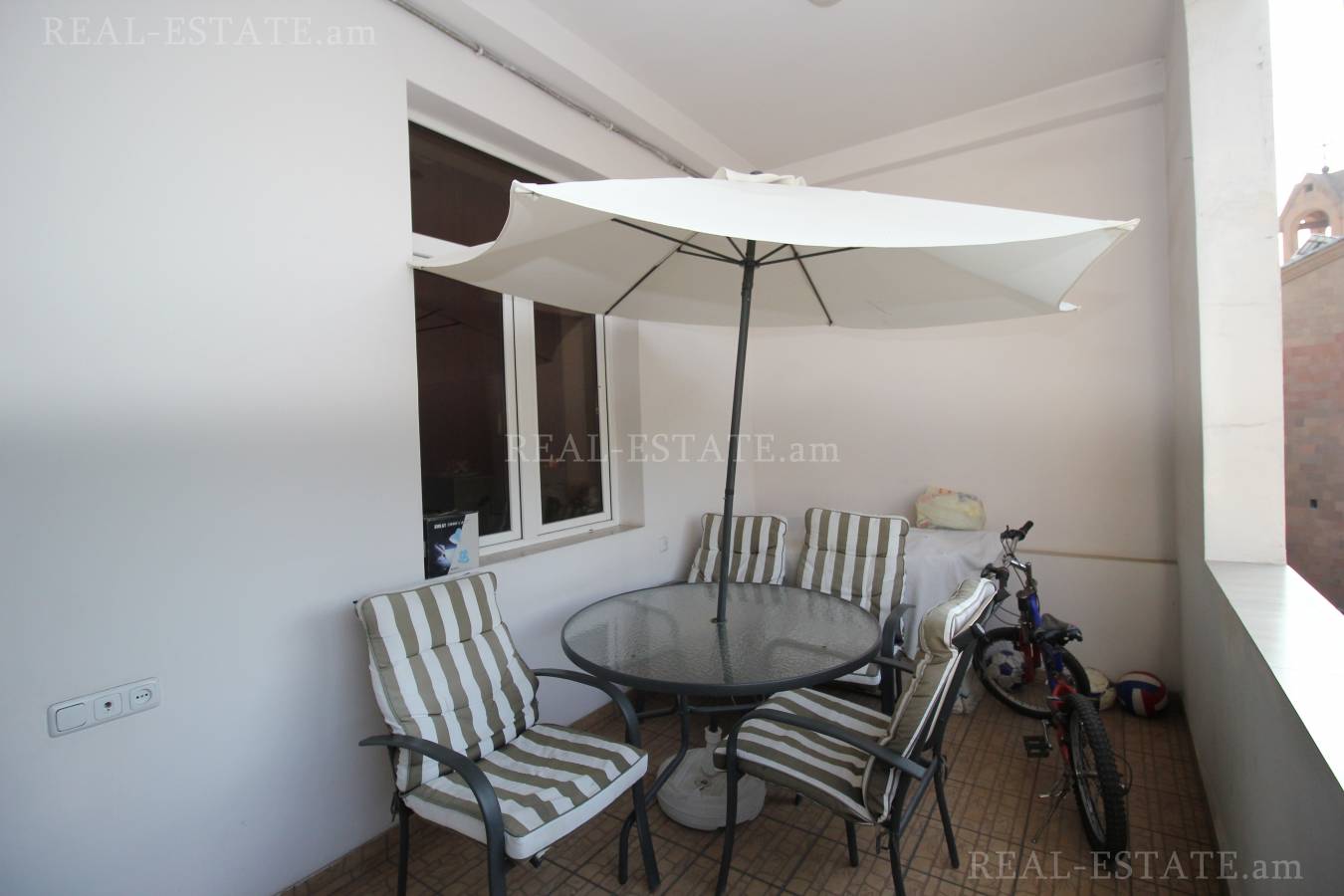 4 սենյականոց բնակարան  Պարոնյան փող, Կենտրոն Երևան, 86934