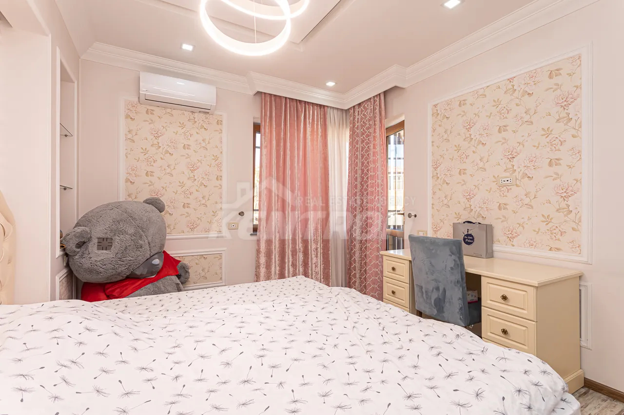 House for sale Lusinyants street, مرکز شهر ایروان, 157386