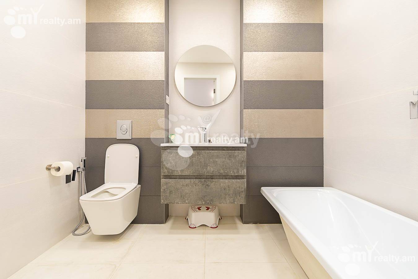 4 bedroom apartment for sale Aram St, Center Yerevan, 153276