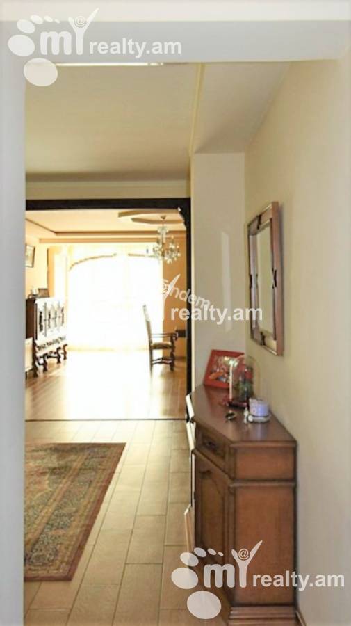 4 bedroom apartment for sale Aram St, Center Yerevan, 129127