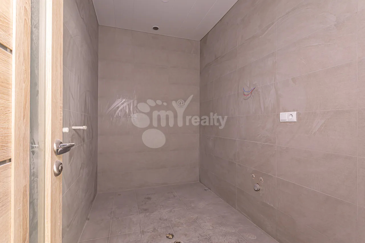 4 սենյականոց բնակարան  Մ․ Մելքոնյան փող, Կենտրոն Երևան, 160108