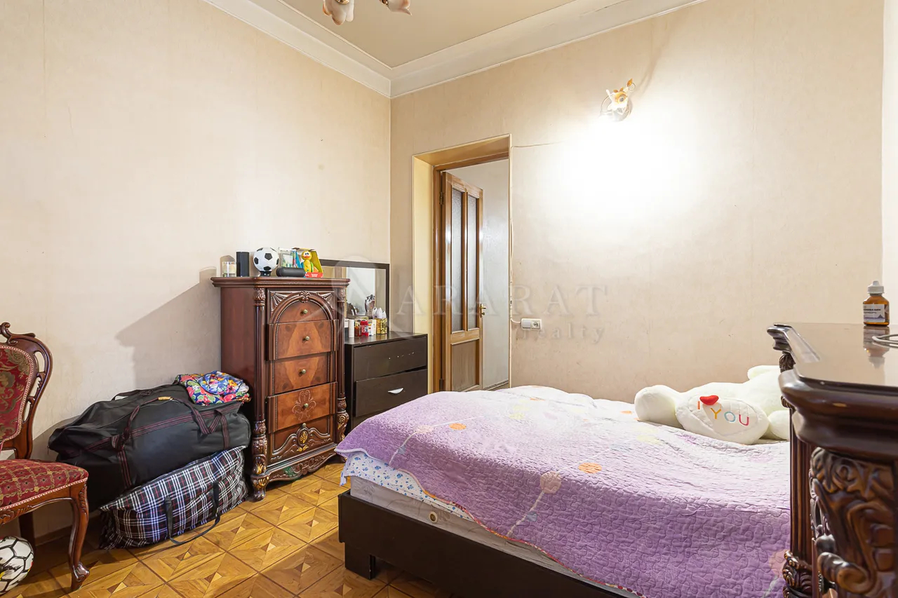3 bedroom apartment for sale Paronyan St, Center Yerevan, 157420