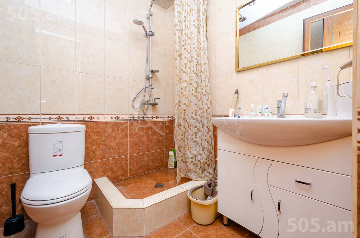 Купить 2 комнатную квартиру Арам ул, Центр Ереван, 152026