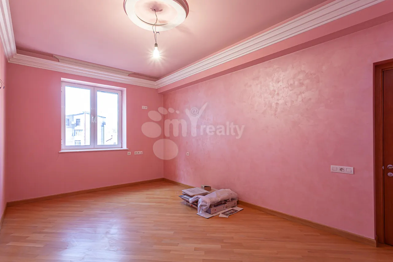 4 bedroom apartment for sale Teryan St, Center Yerevan, 160262
