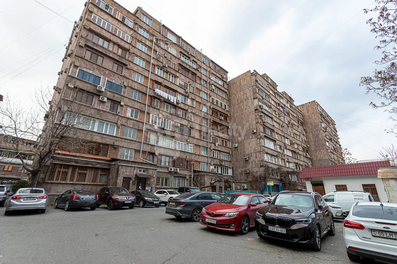 Купить 3 комнатную квартиру Анрапетутян ул, Центр Ереван, 159749