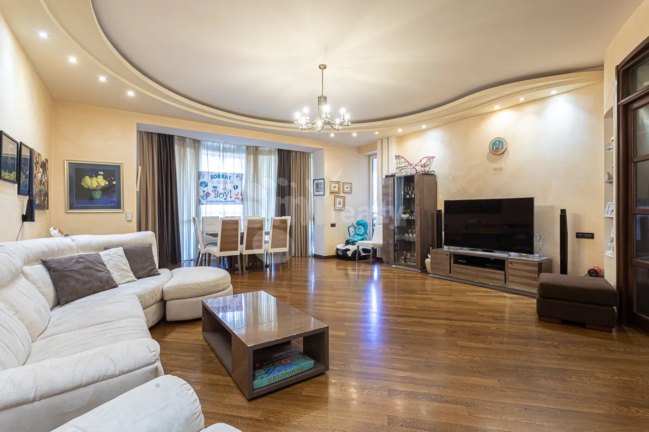 3 bedroom apartment for sale rue d'Amiryan, Center Yerevan, 160794
