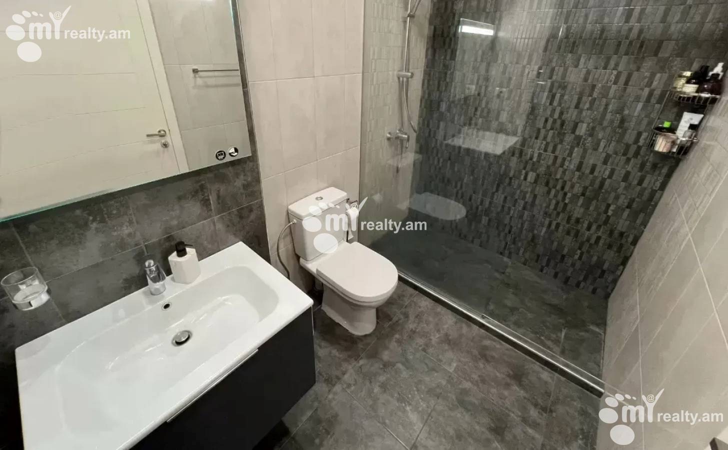 3 սենյականոց բնակարան  Դ. Դեմիրճյան փող, Կենտրոն Երևան, 161196