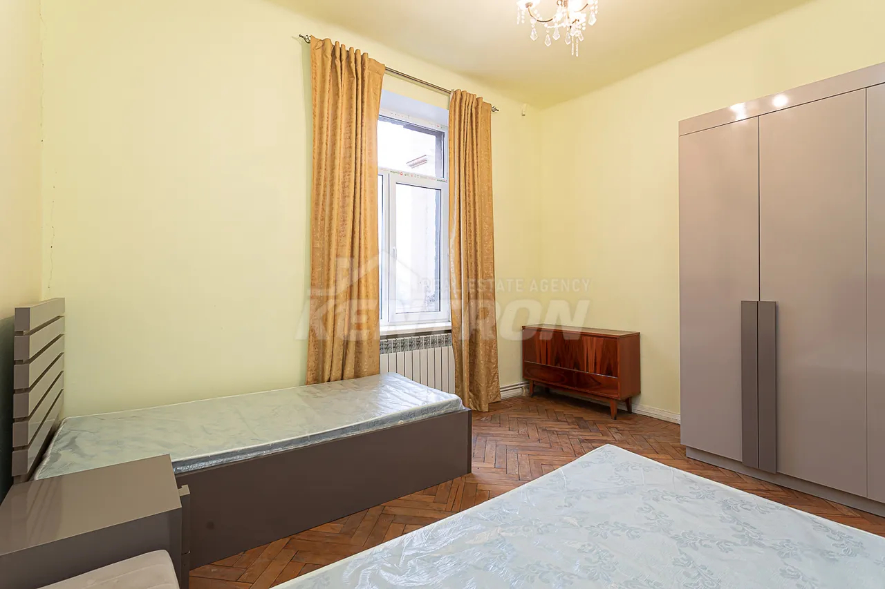 3 bedroom apartment for sale Charents St, Center Yerevan, 157410