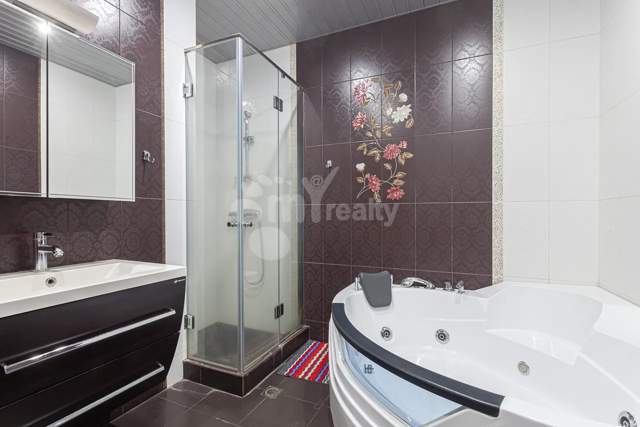 3 bedroom apartment for rent Vardanants St, Center Yerevan, 160678